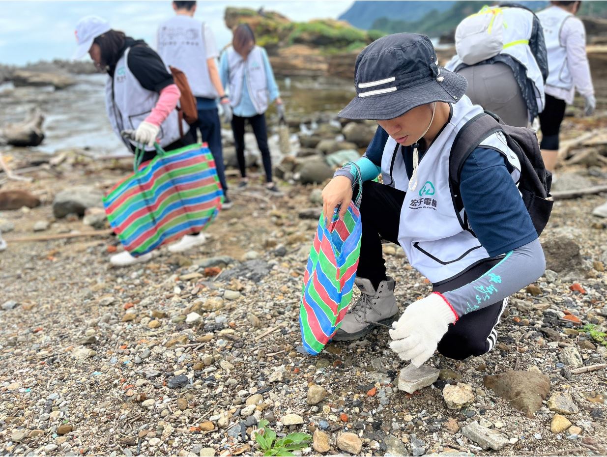 proimages/news/1130525宏于電機淨灘活動5.jpg